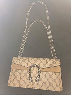 AUTHENTIC Gucci Dionysus Small beige GG Supreme shoulder bag with silver chain